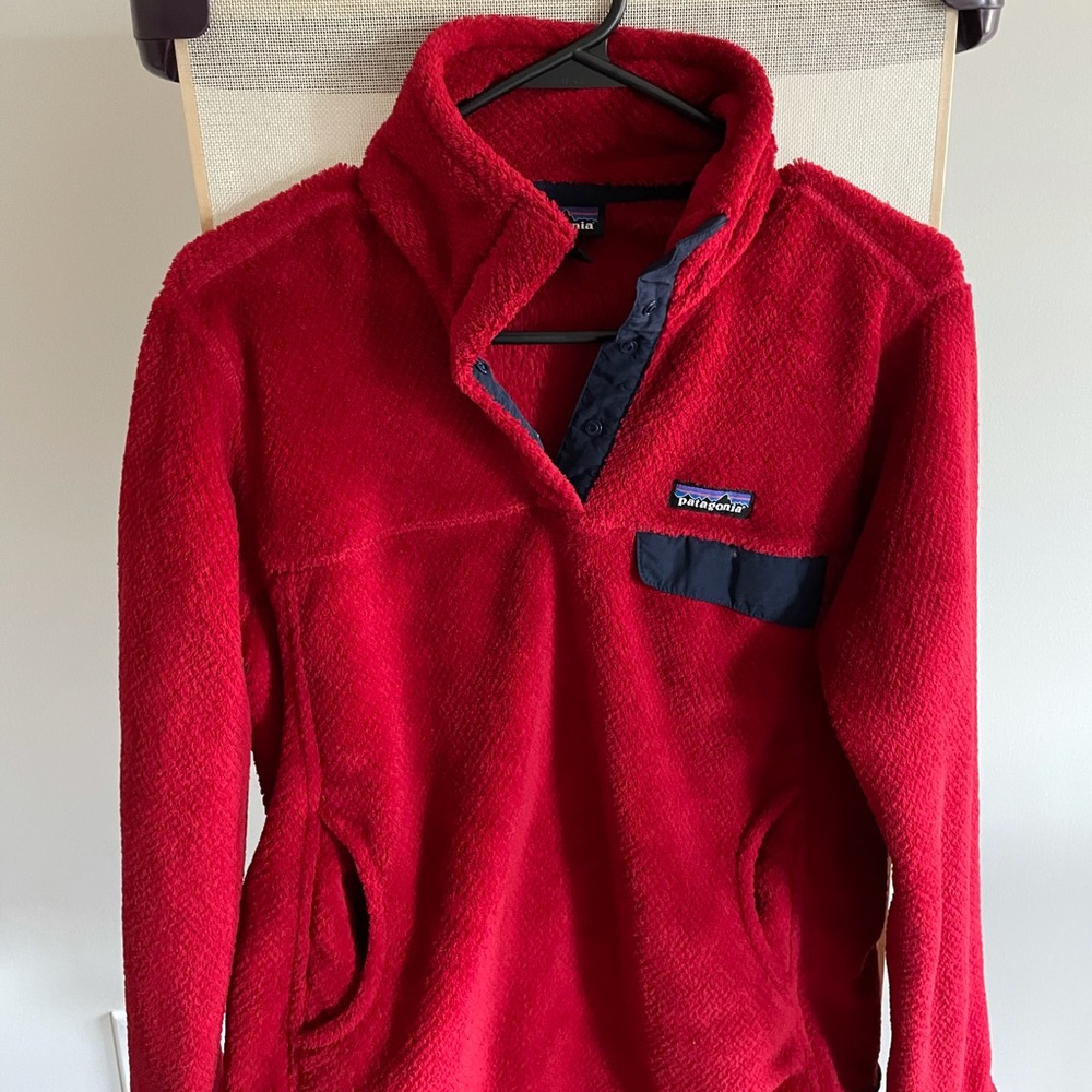 Patagonia red and navy pullover